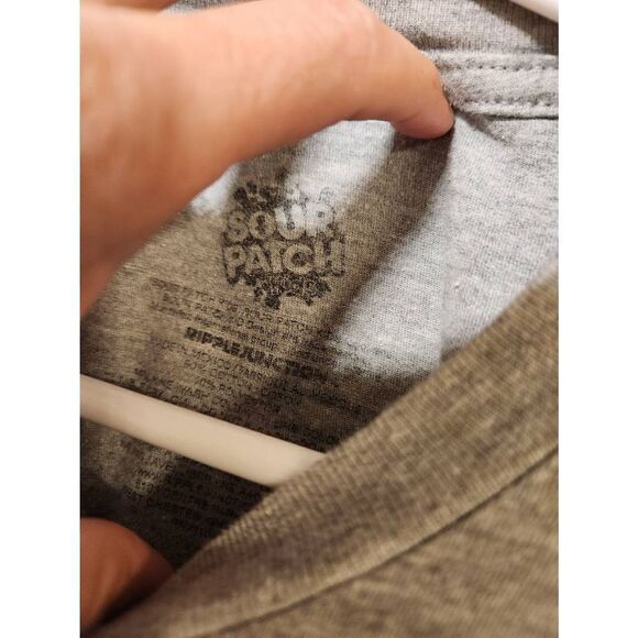 Mens sour patch kids shirt size large - measurements in photos - Picture 4 of 6